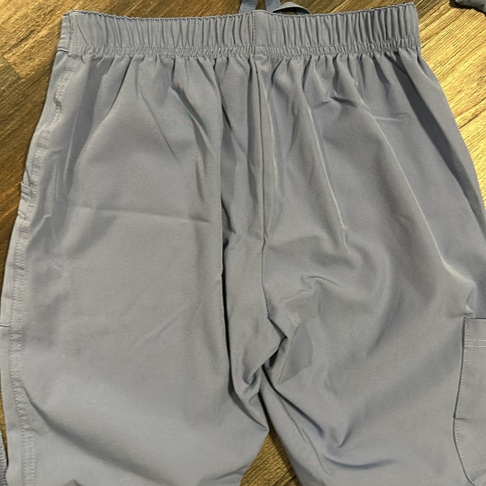 Women’s Scrub Set - Picture 6 of 7